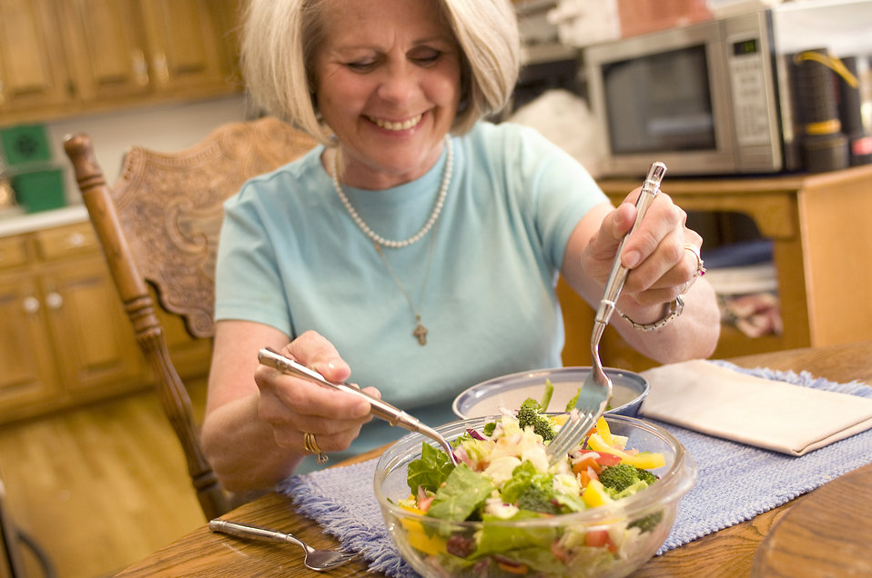 Small meals vs 3 main meals, which is better for you?